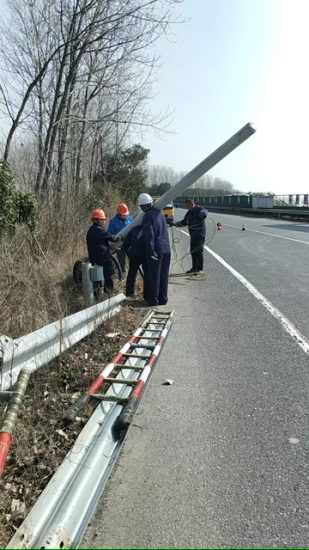 海康4G全景高速枪球一体机，搭配太阳能电池板施工中-抖有网