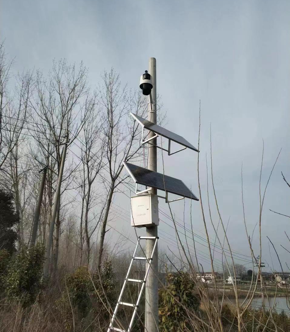 海康4G全景高速枪球一体机，搭配太阳能电池板